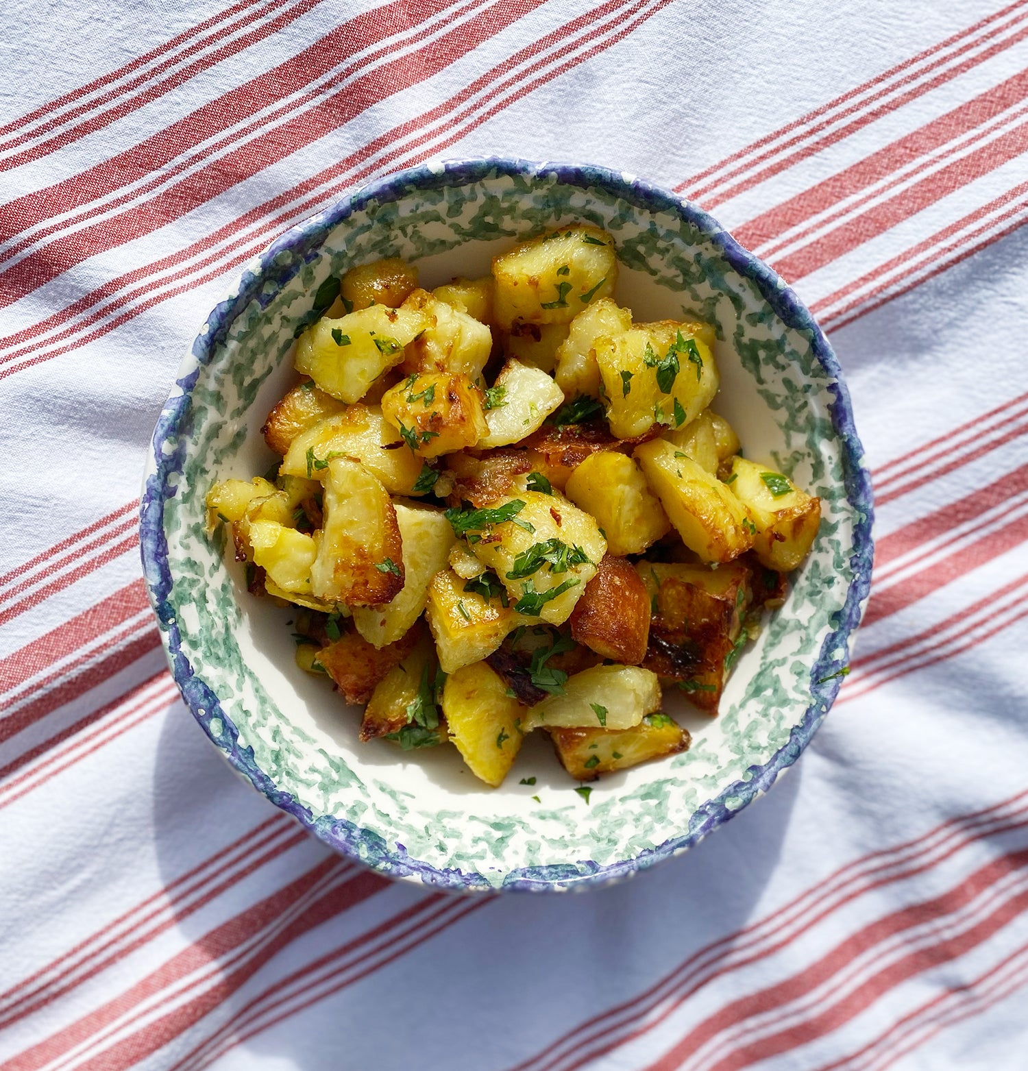 Very Delicious Garlicky Roast Potatoes